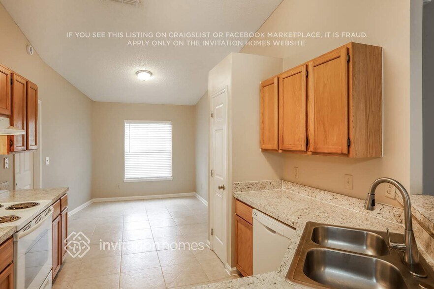 Building Photo - 1370 Pawnee St