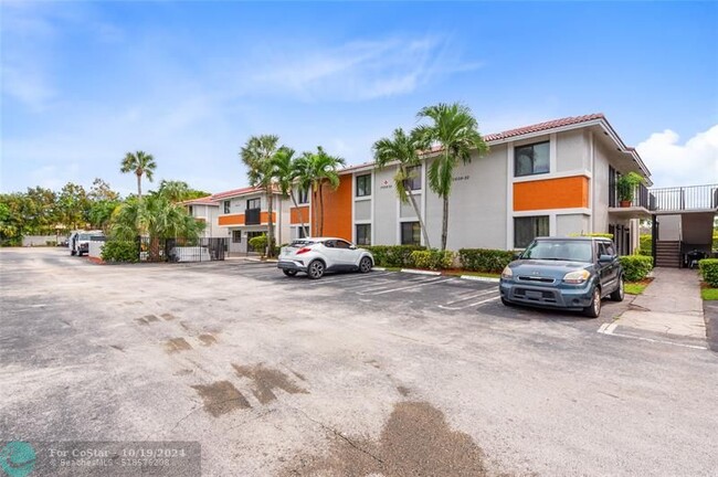 Building Photo - 10622 Royal Palm Blvd