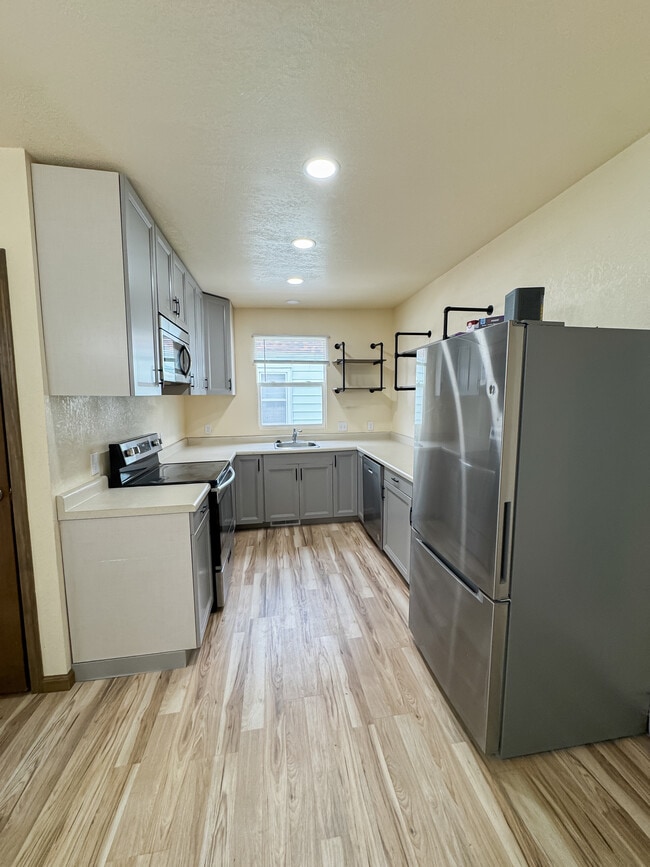 Building Photo - Rustic Farmhouse