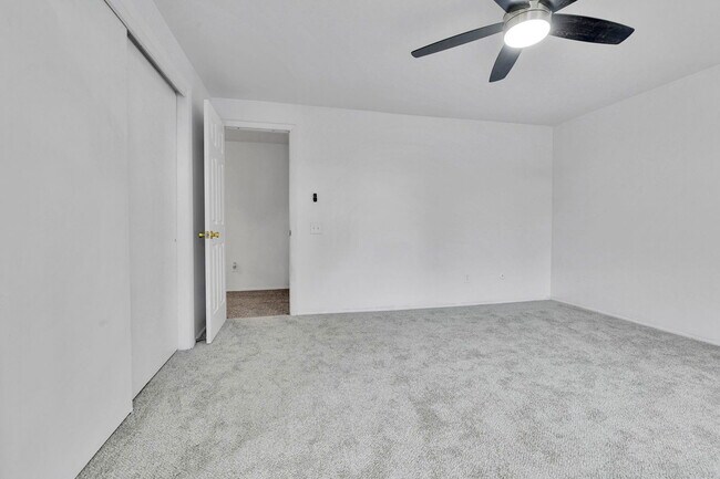 Building Photo - 6824 S Willow St