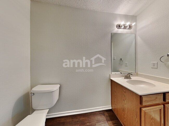 Building Photo - 5428 Kleberg Dr