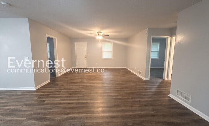 Building Photo - 715 W Creek Cir