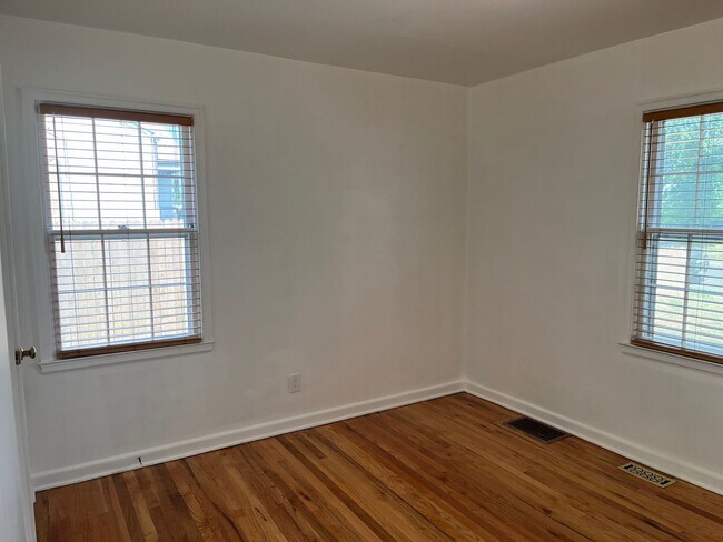 Building Photo - Charming 3 BR/1 BA  Home located In Villa ...