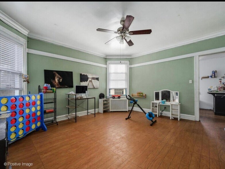 Building Photo - 6423 N Leavitt St