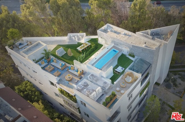 Building Photo - 455 N Palm Dr