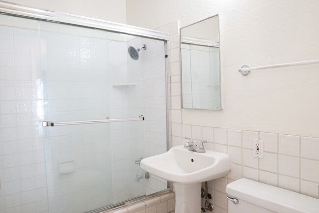 Building Photo - 39220 Karen St