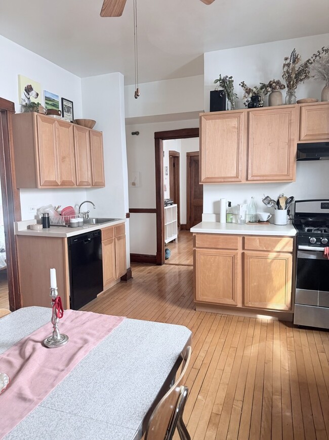 Building Photo - 2223 W Iowa St