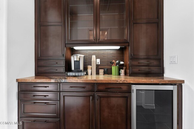 Building Photo - 9651 Sagebrush Ave