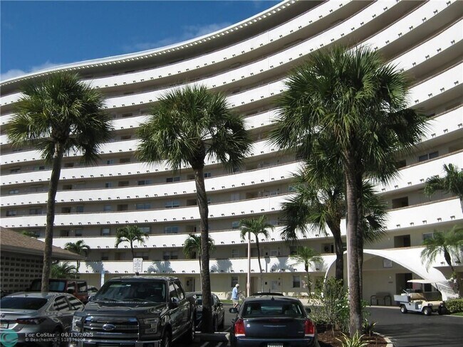 Building Photo - 1523 E Hillsboro Blvd