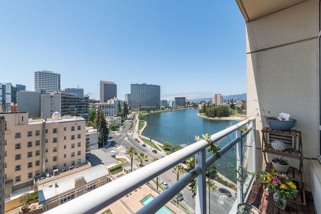 Building Photo - 1 Lakeside Dr