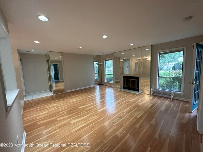 Building Photo - 143 Tanglewood Pl