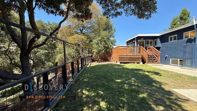 Building Photo - Stylish 3 Bedroom Retreat in the Oakland H...
