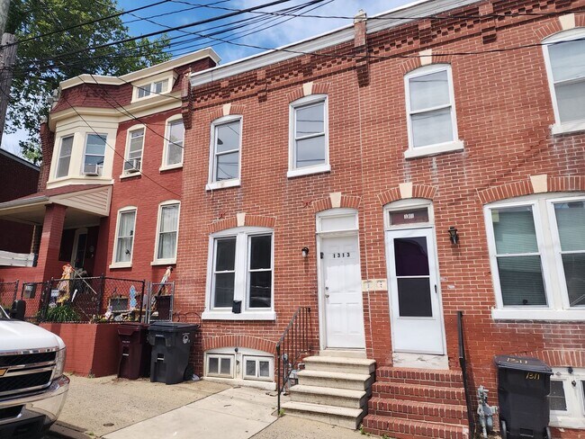 Primary Photo - 1313 Lancaster Ave