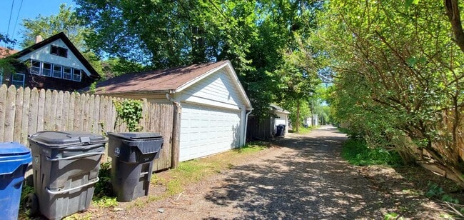 Building Photo - 2118 Noyes St