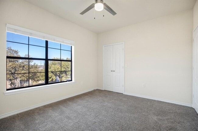 Building Photo - 501 E Stassney Ln