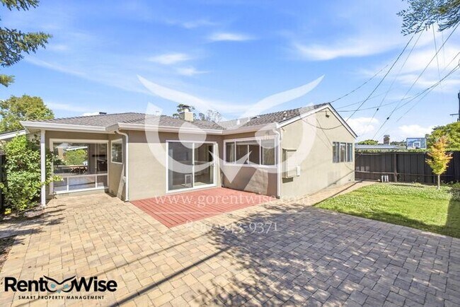 Building Photo - 1109 Ridgewood Dr