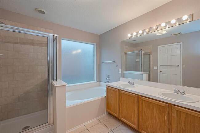Building Photo - 4826 Cliffpoint Ct