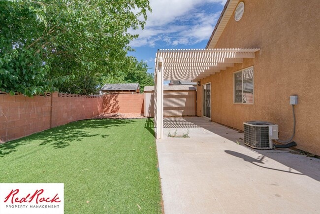 Building Photo - 2 Bedroom and 2 Bathroom Home near Quail C...