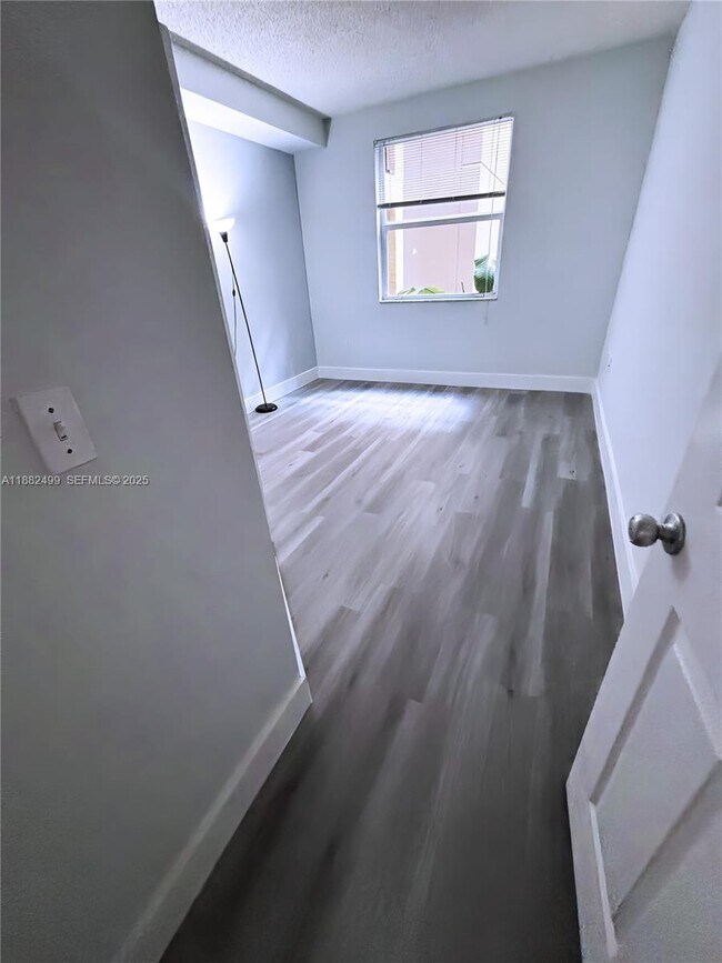 Building Photo - 17100 N Bay Rd