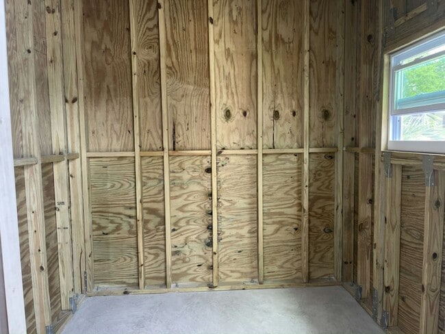 Building Photo - 15777 Bolesta Rd