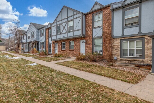 Building Photo - Lovely Three bed / Two bath for rent