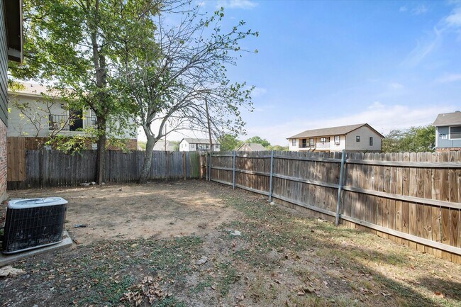 Building Photo - 311 Kings Way Dr