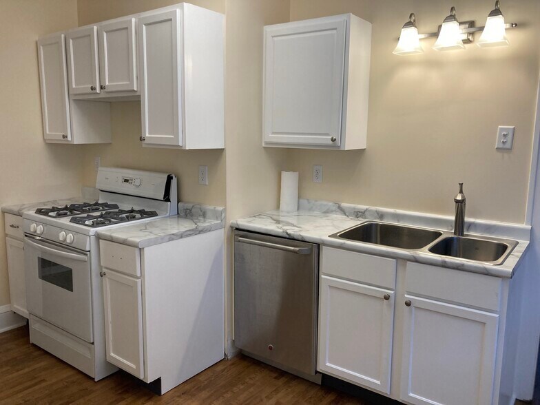 Kitchen - 4948 Aldrich Ave S