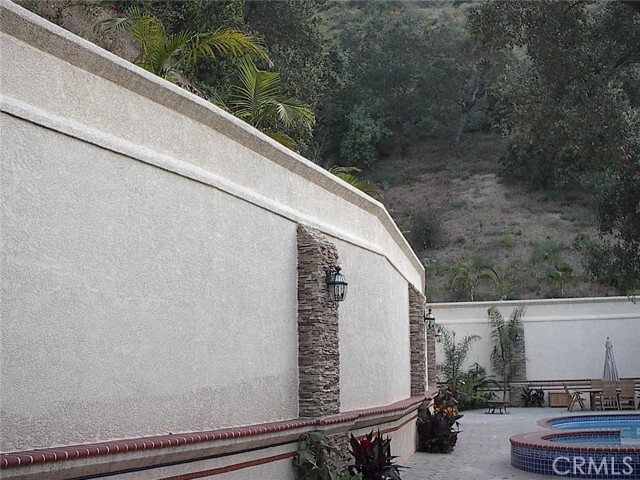 Building Photo - 2124 Glen Ivy Dr