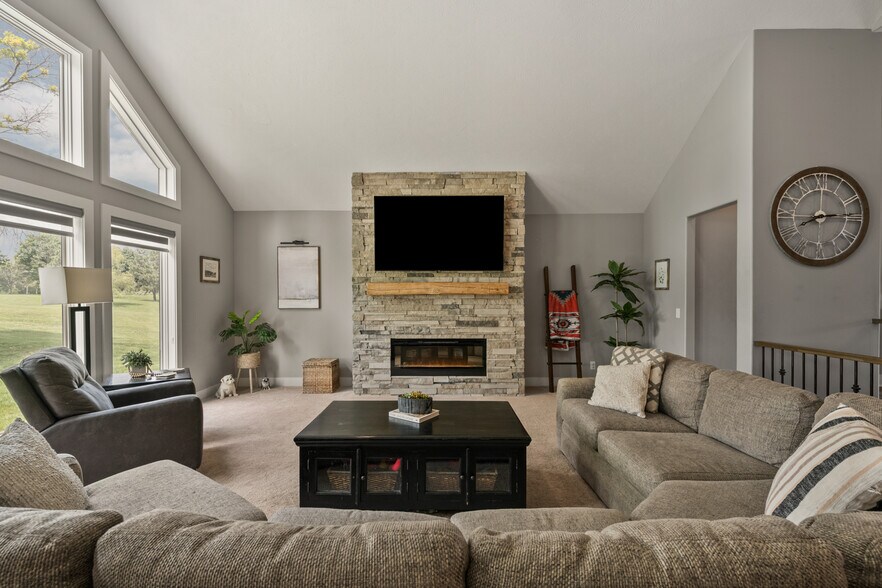 Building Photo - 4606 S 184th Plz