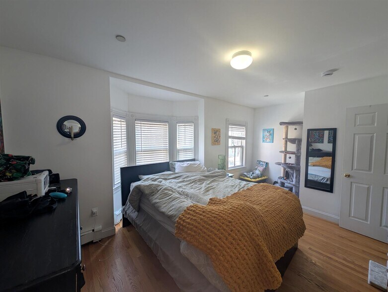 Building Photo - 33 Roberts Rd