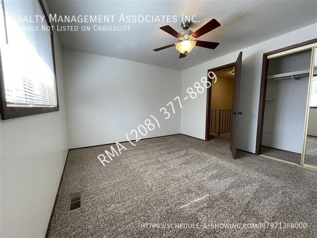 Building Photo - 5349 W Grover St