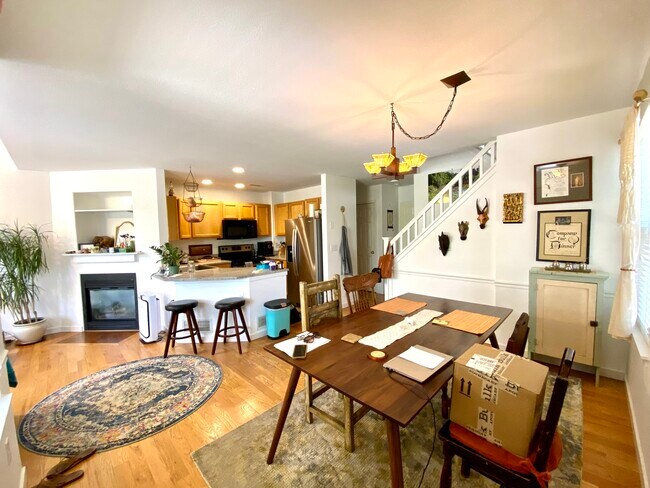 Building Photo - 141 Rowena Pl