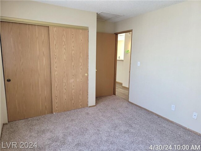 Building Photo - UPSTAIRS 2 BEDROOM UNIT ON THE EASTSIDE!