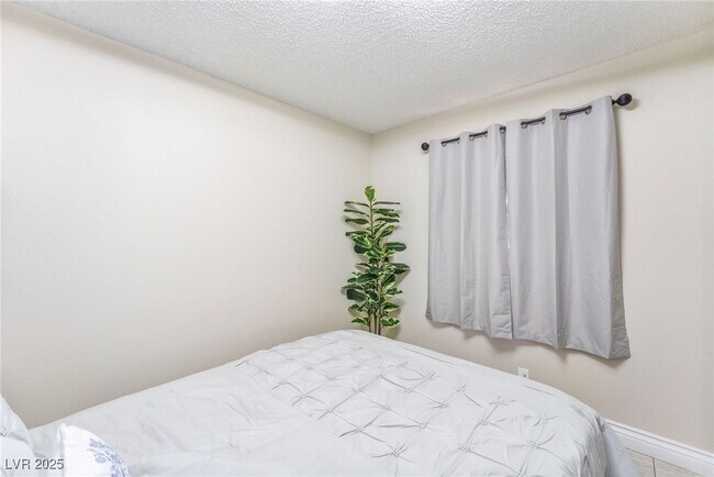 Building Photo - 4441 Rich Dr