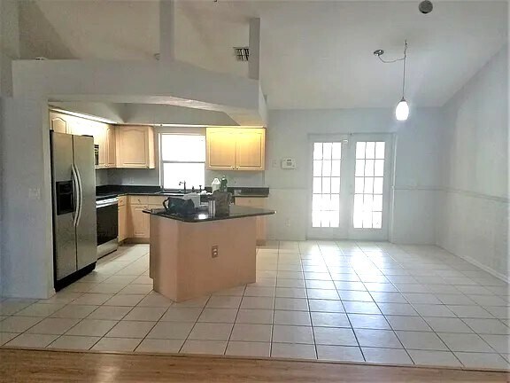 Building Photo - 9260 Sedgefield Rd