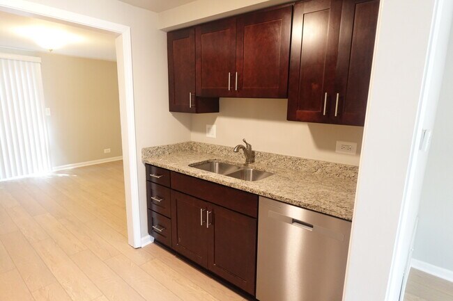 Building Photo - 2021 Berkshire Cir