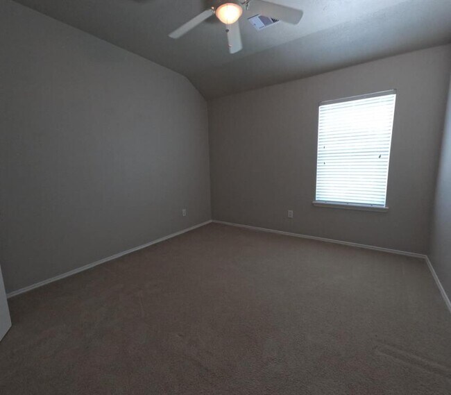 Building Photo - 2521 Saratoga Dr