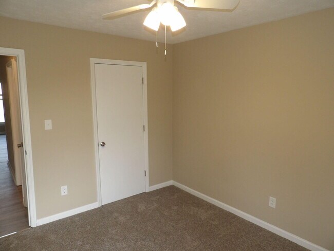 Building Photo - 115 Potomac Ct