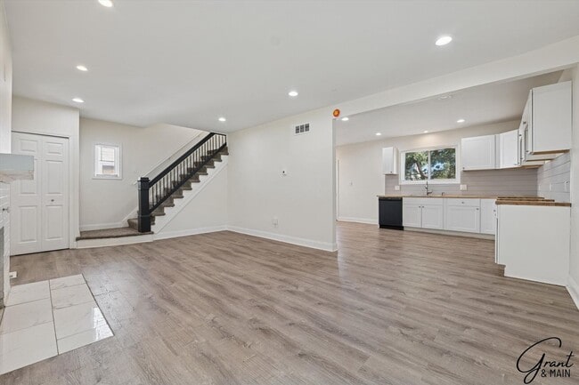 Building Photo - $1300 - Renovated 3 Bedroom