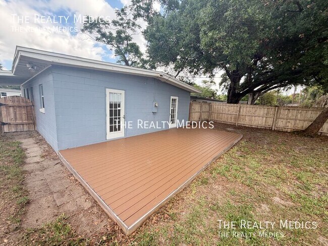 Building Photo - 3612 Surrey Dr