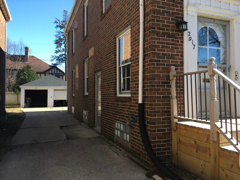 Building Photo - 2917 Monroe St