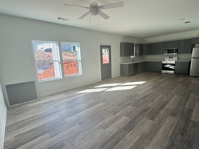 Building Photo - 20 Sanford Ave