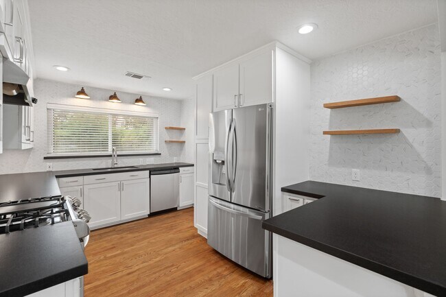 Building Photo - 2007 Wakefield Dr