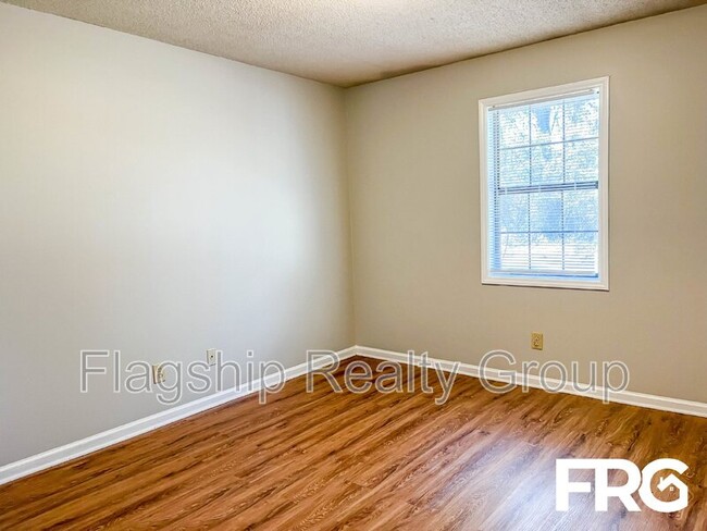 Building Photo - 211 Connie Cir