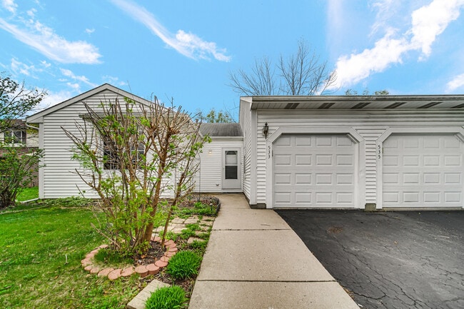 Building Photo - 533 Lyon Dr