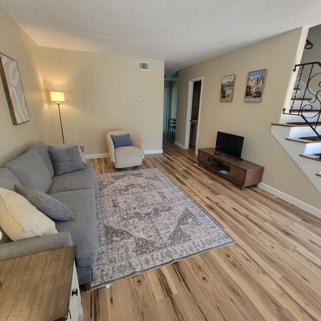 Building Photo - 2/1.5- Furnished- Short Term Available- Cookeville