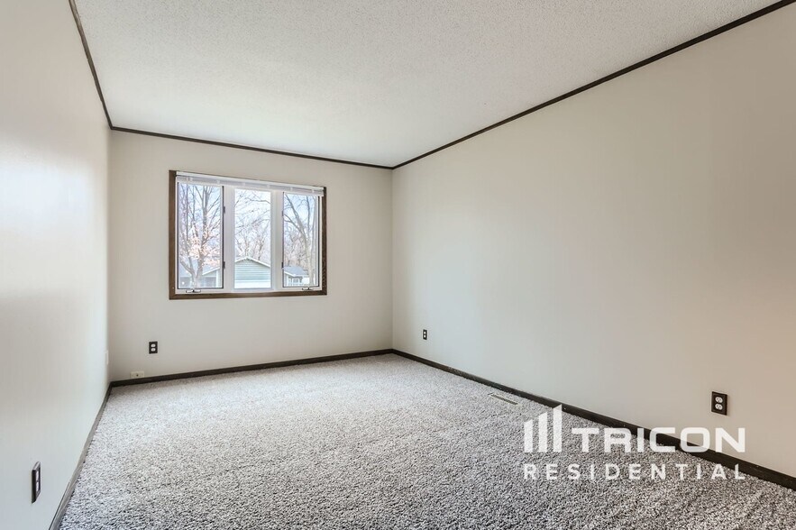 Building Photo - 2805 Saddlebrooke Cir