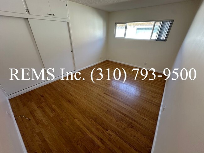 Building Photo - Beautifully Updated Home with 2-Car Garage & Large Bonus Family Room