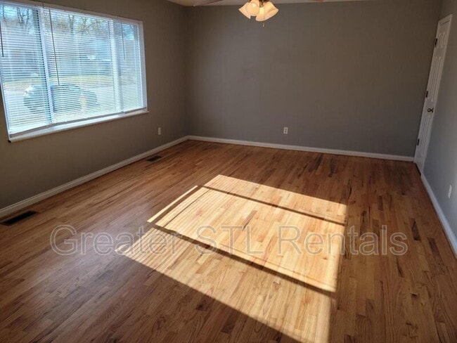 Building Photo - 13 Griffin Dr