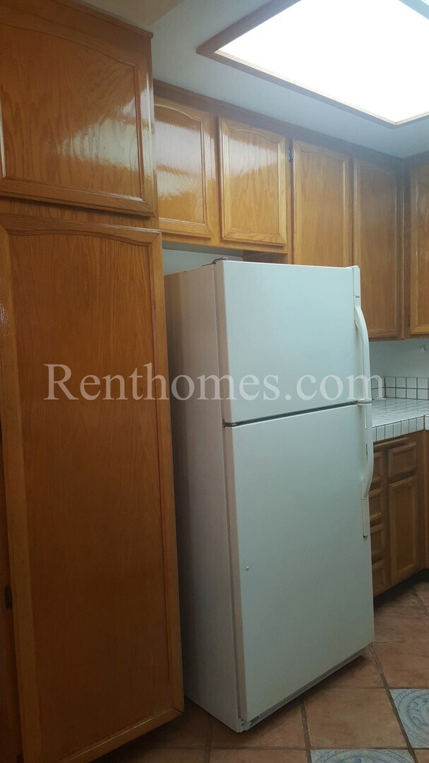 Building Photo - Mira Mesa, 11530 Caminito La Bar #121- Lig...